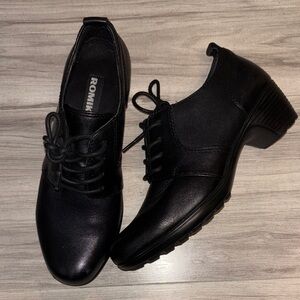 Romika Women's Elegant Black Lace-Up booties